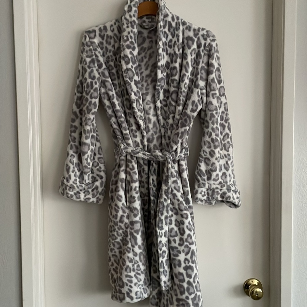 Charter Club Gray and White Camouflaged Robe